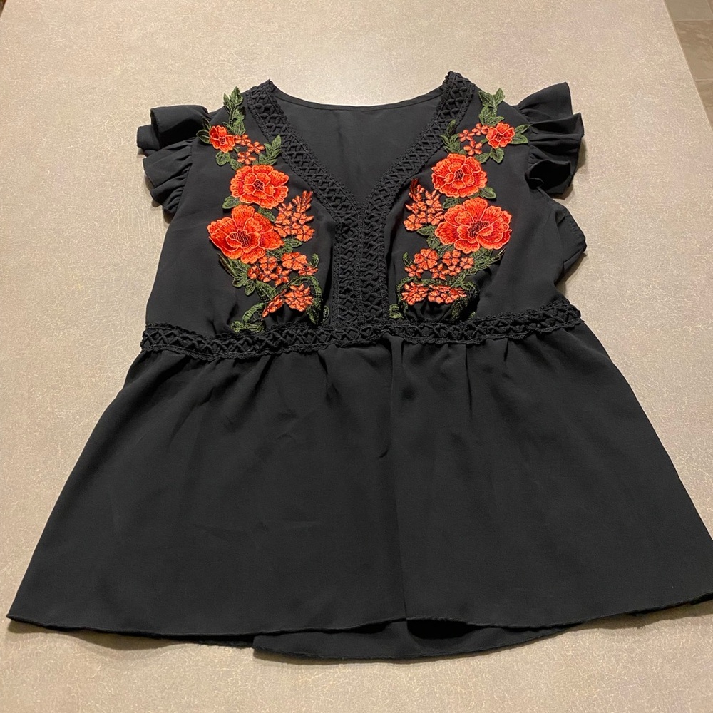 SHEIN Rose embroidered black top size 1XL Curvy